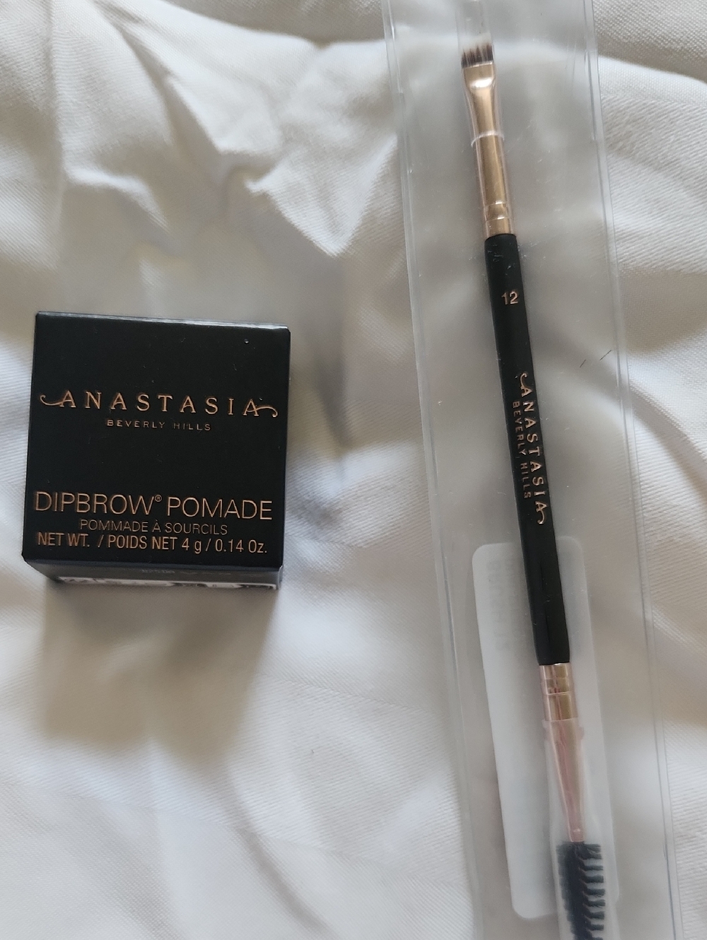 Anastasia Beverly Hills Dipbrow Pomade + Dual-Ended Brush - Medium Brown